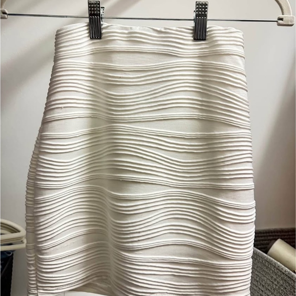 Windsor Ivory Textured Wave Mini Skirt